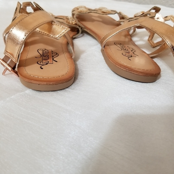 Unlisted by Kenneth Cole Sandals In Size 7.5 - Picture 6 of 9